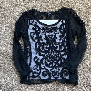 Lace tee, very elegant and sophisticated!long sleeve